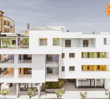 Condominio Viale Martiri del 1799 con murature di tamponamento realizzate con blocchi POROTON®