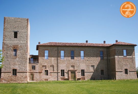 Restauro della torre principale del palazzo “La Confina” con Blocchi POROTON® P800 MA