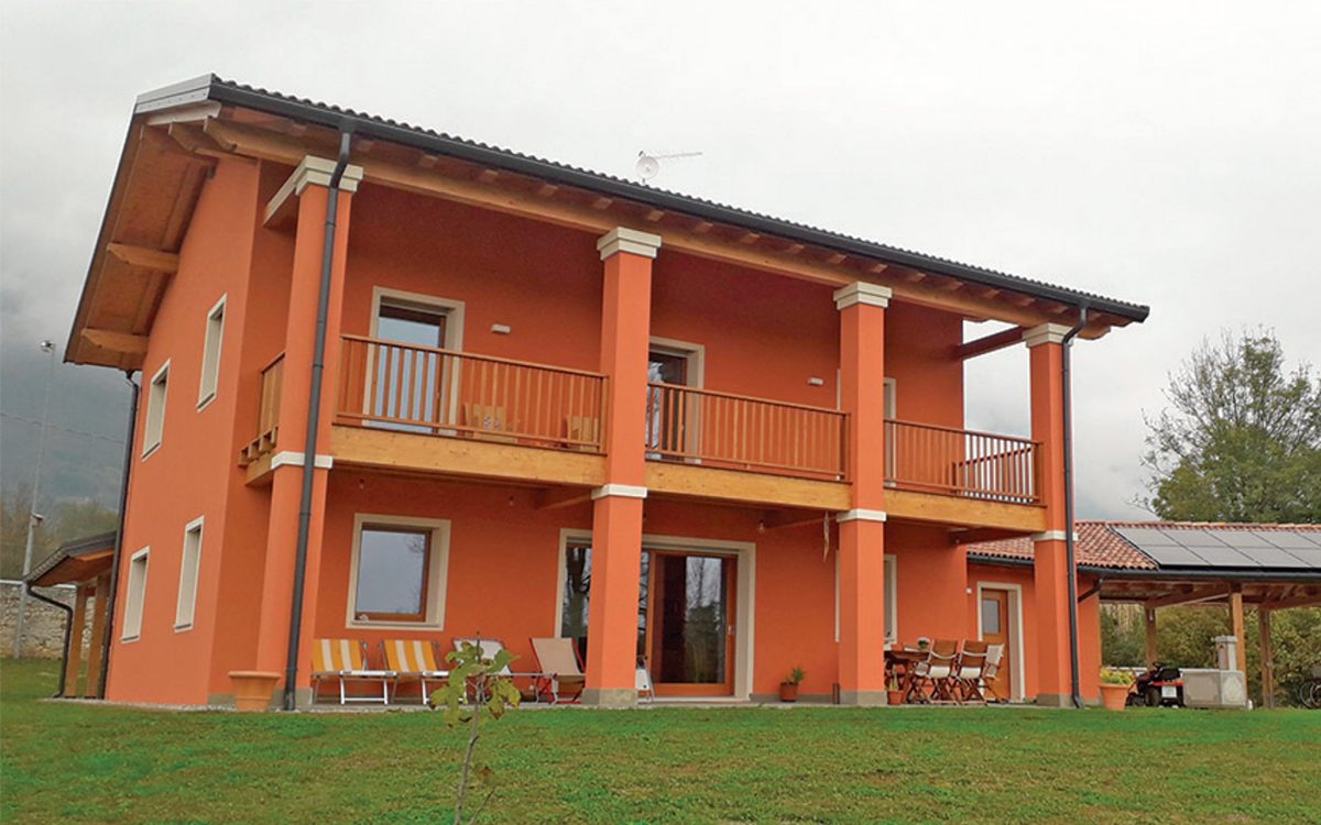 Villa unifamiliare in classe A4: muratura armata POROTON® tra sismica e comfort climatico