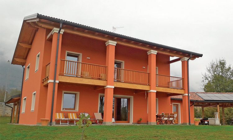 Villa unifamiliare in classe A4: muratura armata POROTON® tra sismica e comfort climatico