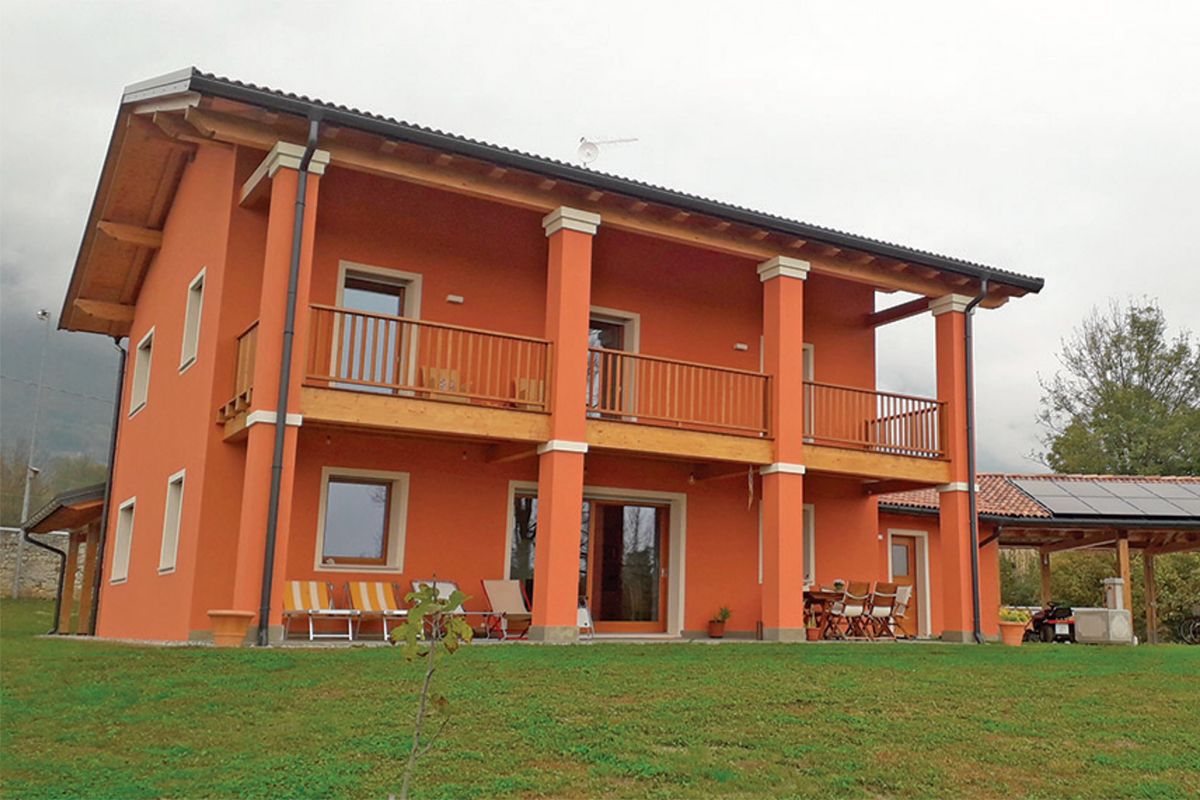 Villa unifamiliare in classe A4: muratura armata POROTON® tra sismica e comfort climatico