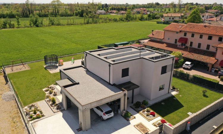 Villa ad alto risparmio energetico: laterizi POROTON® in un involucro efficiente in classe A4
